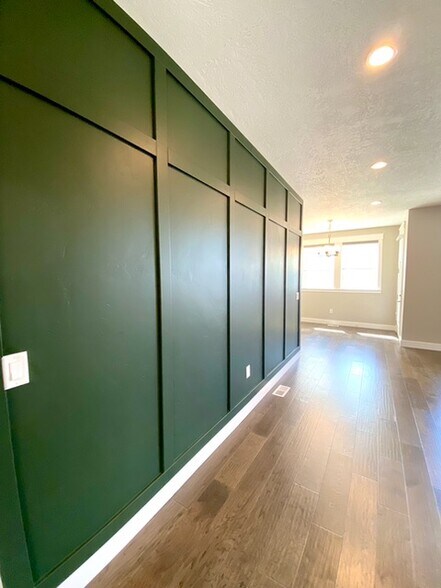 Building Photo - 10439 S Beetdigger Blvd