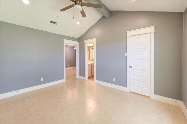 Building Photo - 3843 Westmeadow Dr