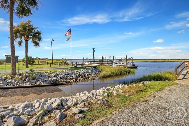 Building Photo - 120 Oak Ridge Cir