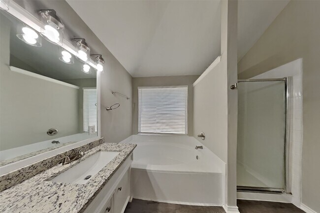 Building Photo - 4911 Lake Daniel Ct
