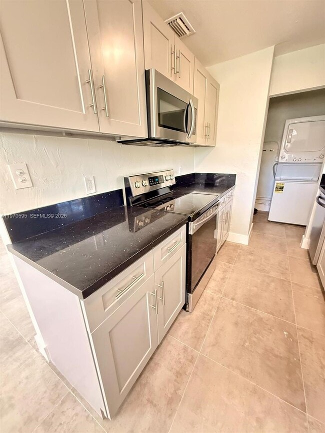 Building Photo - 4021 SW 27th St