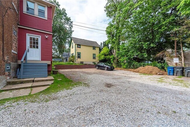 Building Photo - 1364 Bonnieview Ave