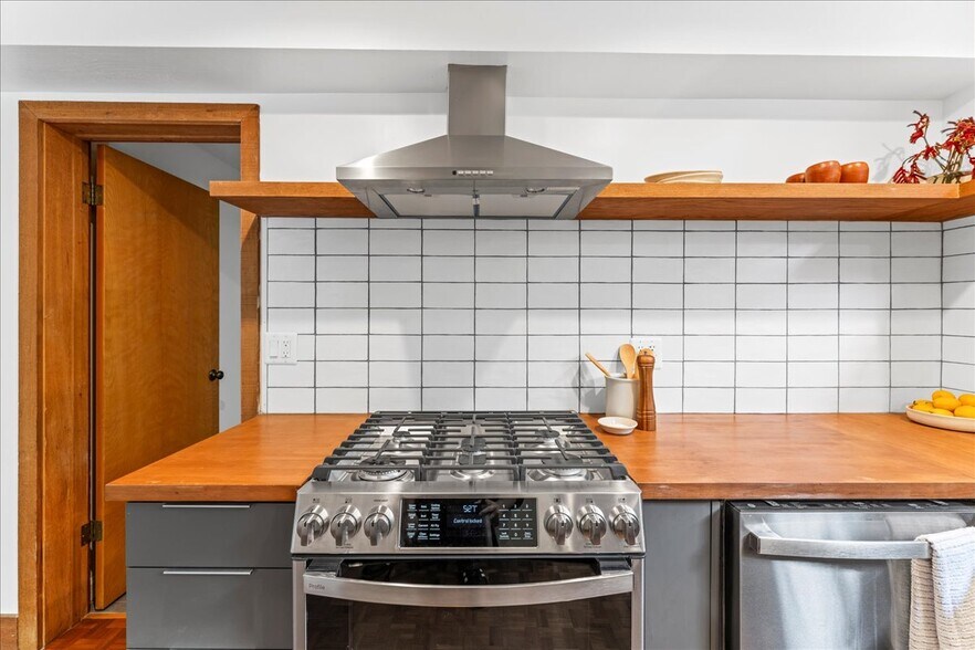 New Kitchen with GE Profile Appliances - 473 Panoramic Hwy