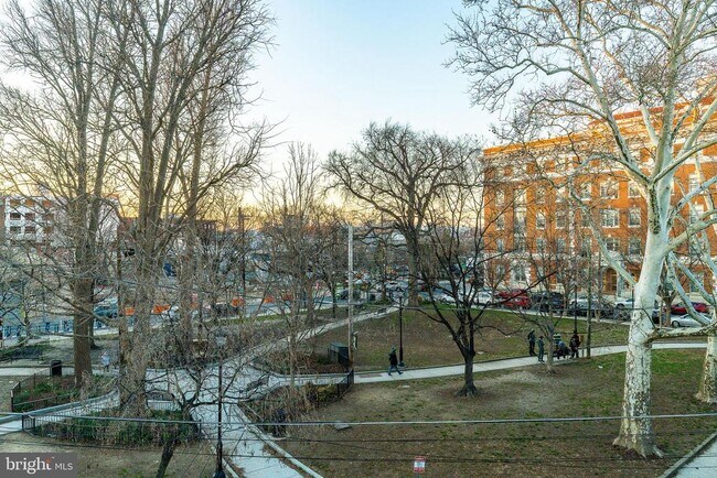 Building Photo - 412 Sepviva St