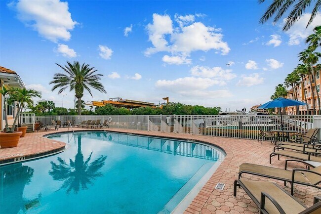 Building Photo - 5000 Culbreath Key Way