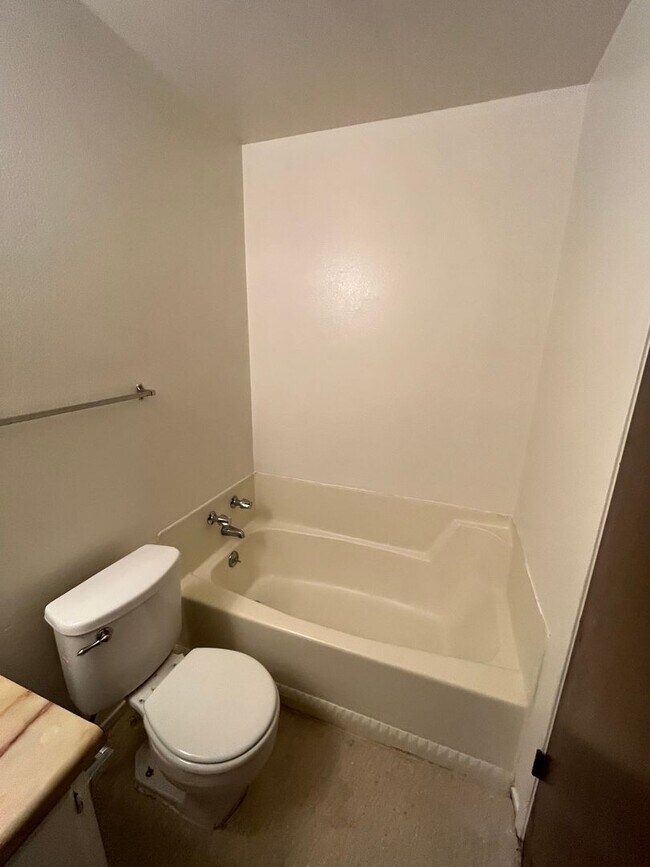 Building Photo - 2318