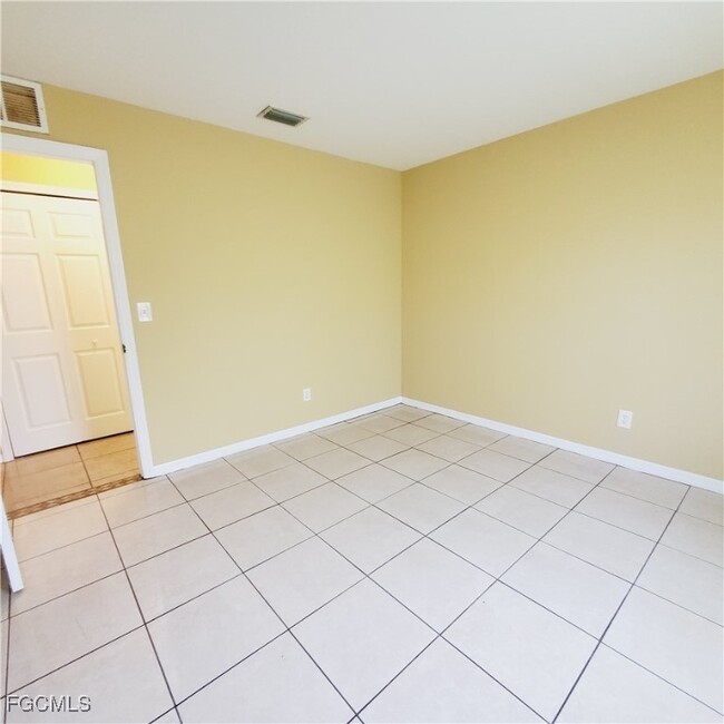 Building Photo - 1104 Bermar St