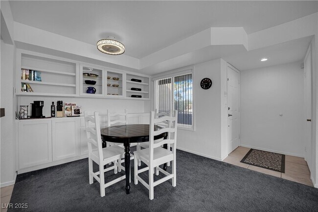 Building Photo - 1909 Mountain Hills Ct