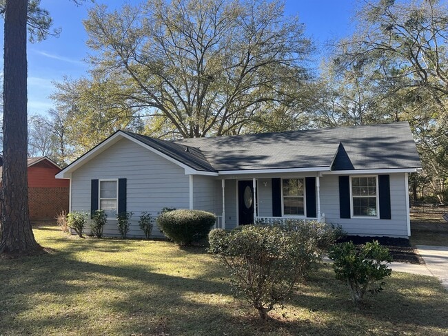 Building Photo - 934 Pineland Ave