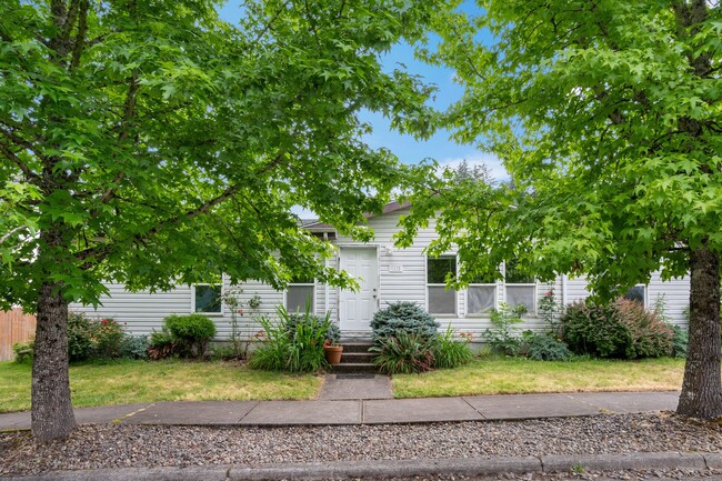 Building Photo - 3BR House Available in Pleasant Valley