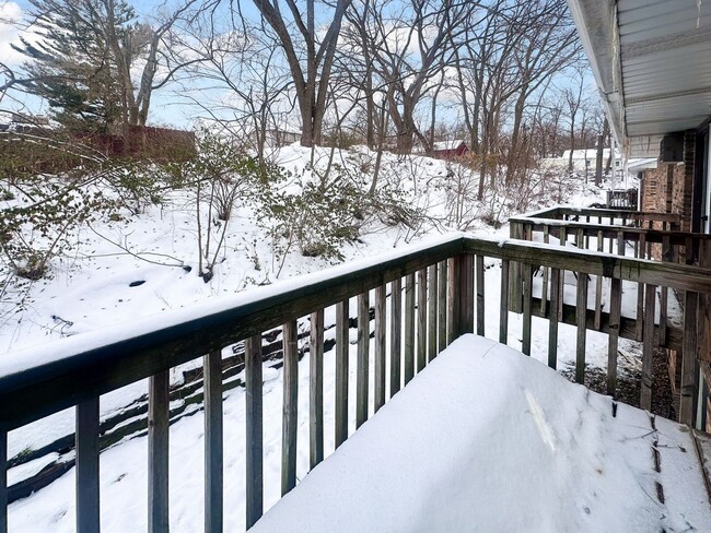 Building Photo - 130 S Clarendon St