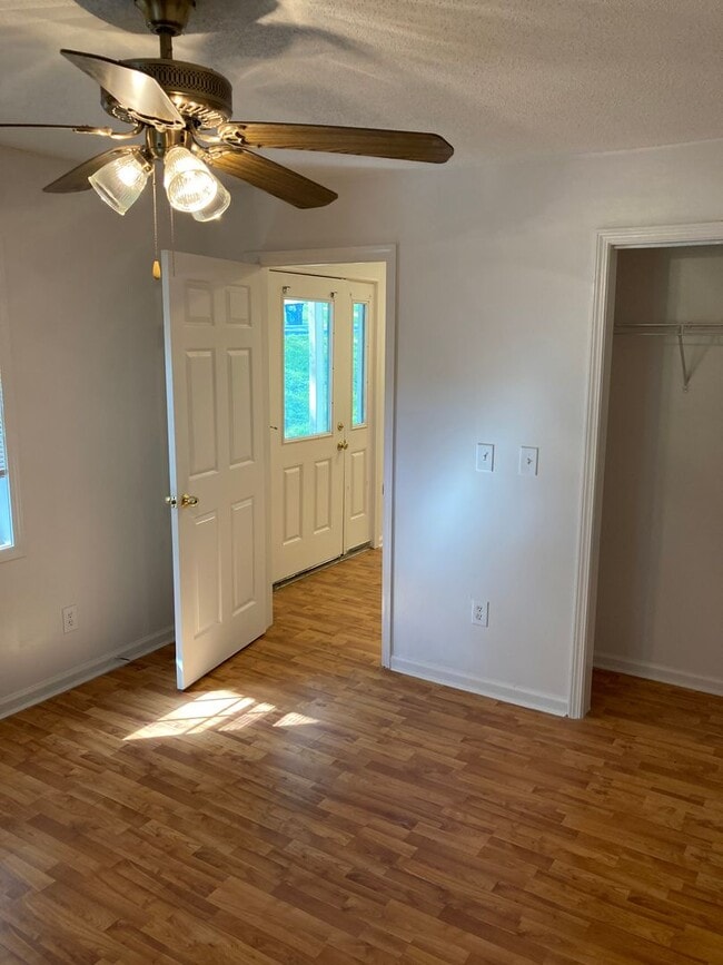 Building Photo - 224 Couper St NE