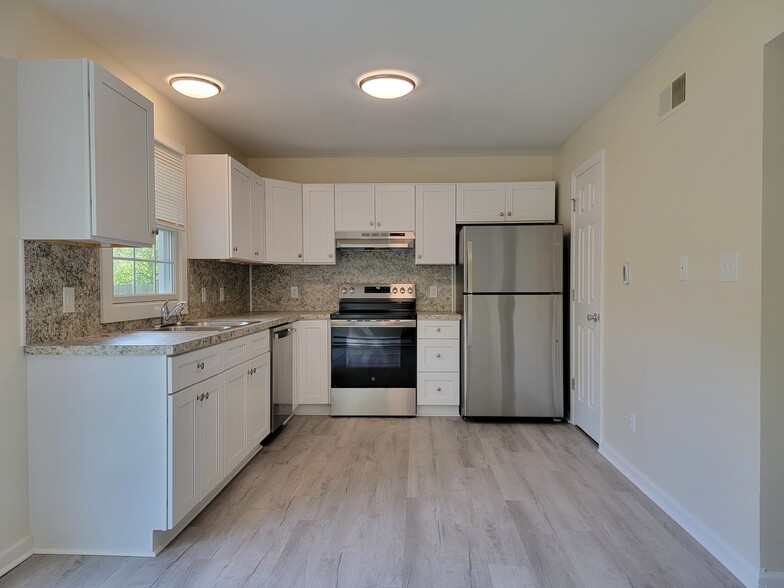 Building Photo - 32 Cranfield Ct