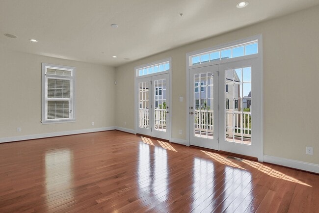 Building Photo - Luxury Living in Meadowvale – 4BR/3.5BA Du...