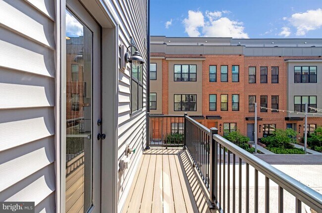 Building Photo - 40 Mural Walk NE