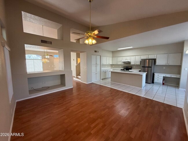 Building Photo - 1253 N Spire Ct