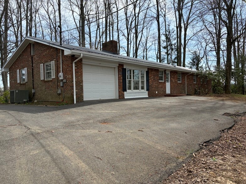 Building Photo - 16348 Woodcliffe Dr