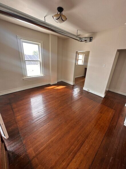 Building Photo - 426 Broad Ave