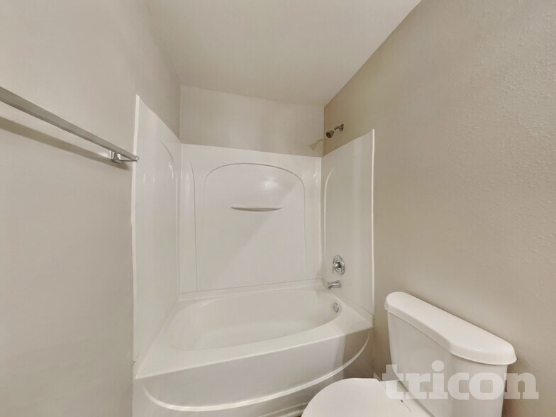 Building Photo - 1129 Hawick Dr