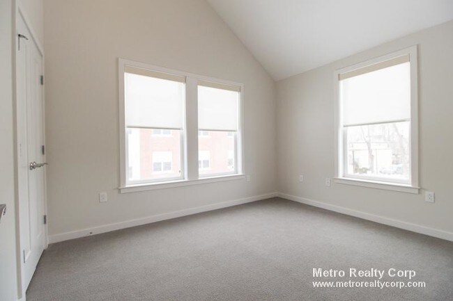 Building Photo - 37 Cottage Park Ave