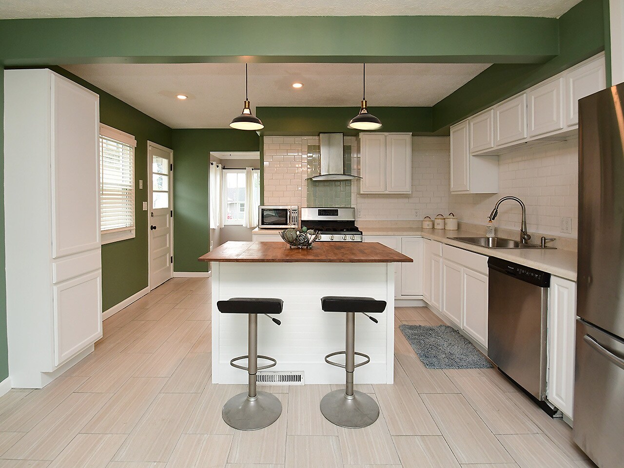 Building Photo - 6939 Binney St