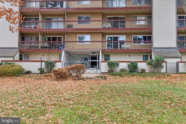 Building Photo - 10300 Westlake Dr