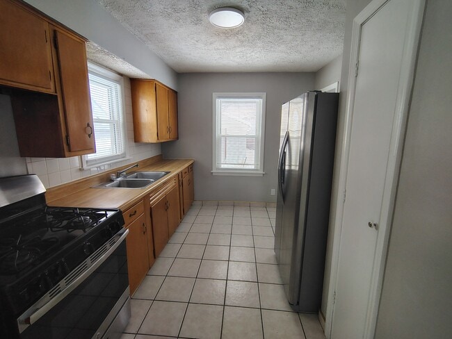 Building Photo - 2516 Lawndale Ave