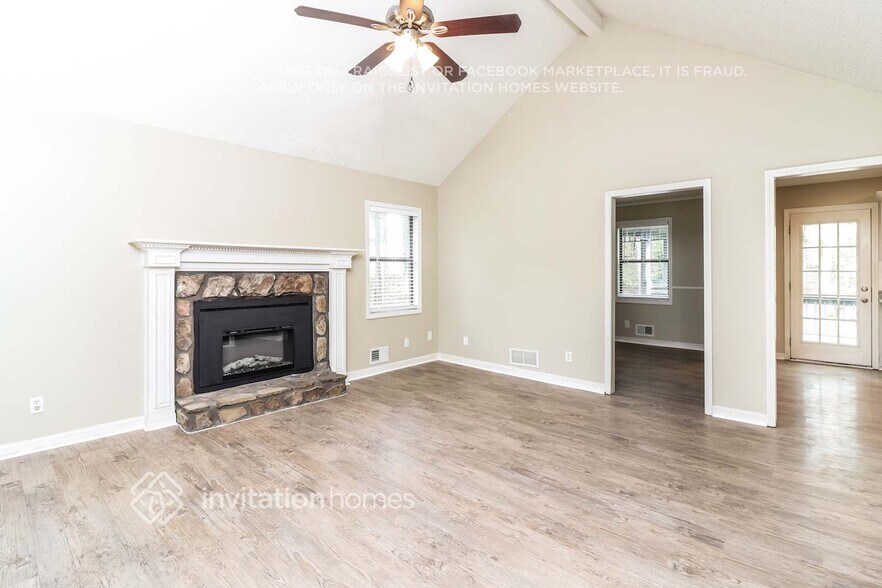 Building Photo - 813 Emerald Falls