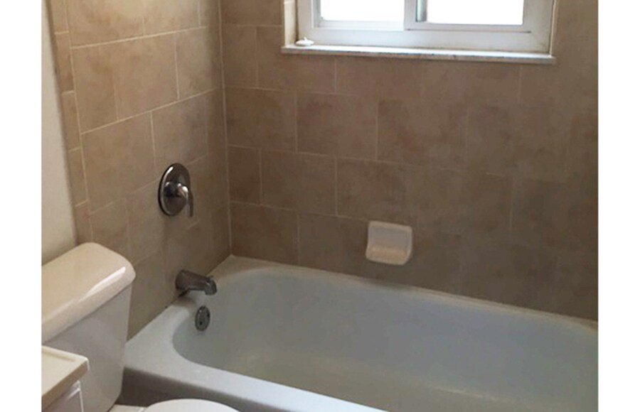 Bishop 3245-6 Bathroom 2 - Burnet View