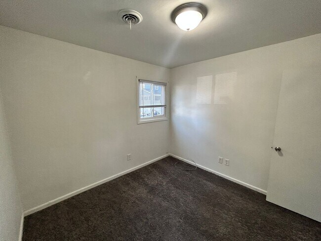 Building Photo - 3303 Branch Ave