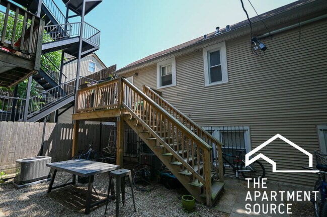Building Photo - 2619 N Southport Ave