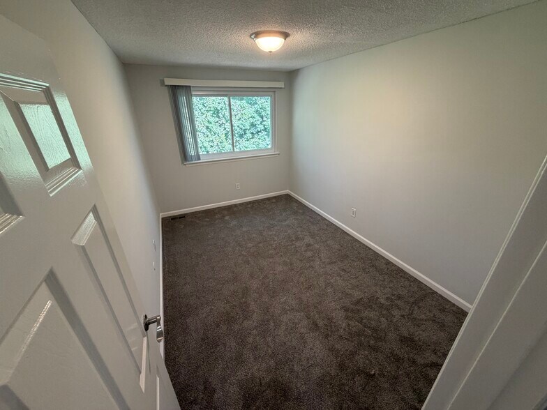Building Photo - 232 Springmeadow Dr