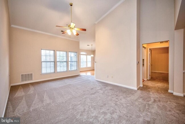 Building Photo - 712 Kings Path