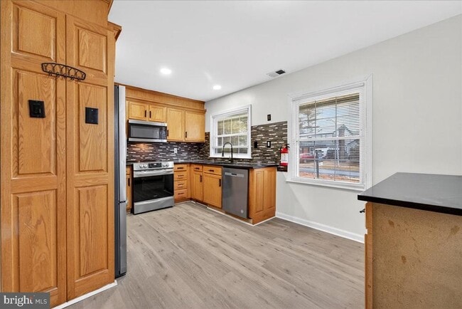 Building Photo - 6 Sherwood Ln