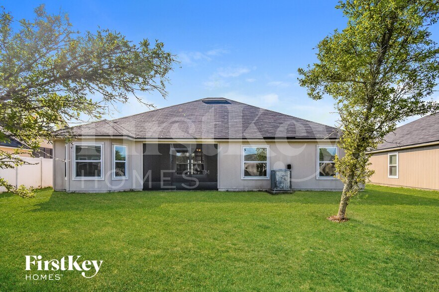 Building Photo - 15962 Bainebridge Dr