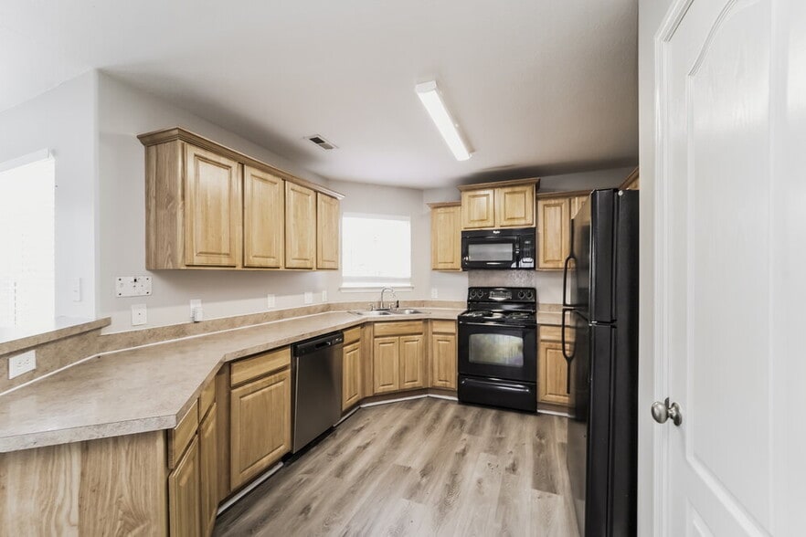 Building Photo - 6913 Seney Dr