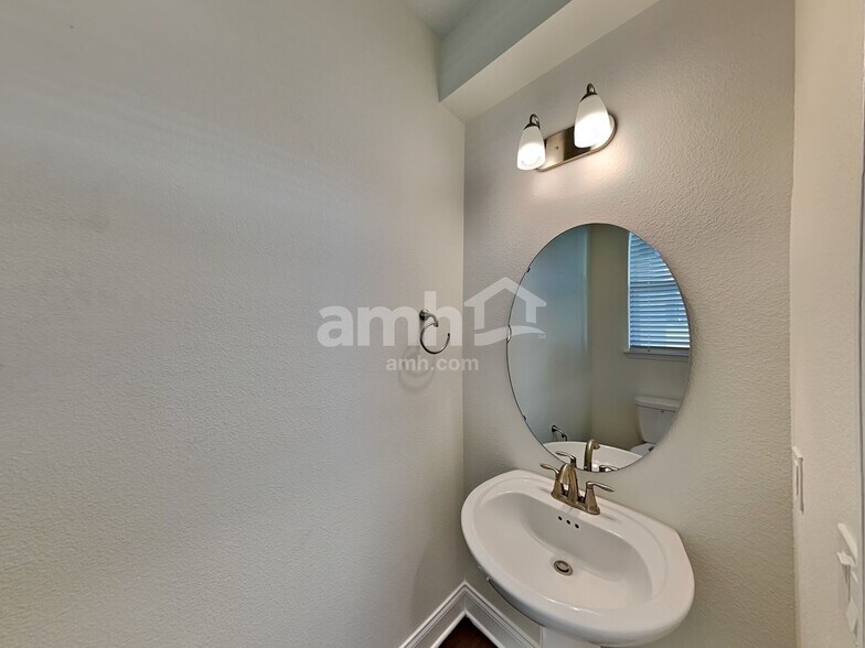 Building Photo - 6162 Little Blf Cir