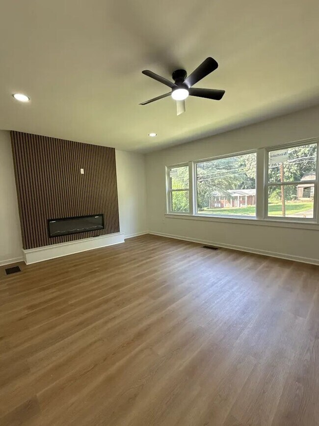 Building Photo - 1680 Brewer Blvd SW