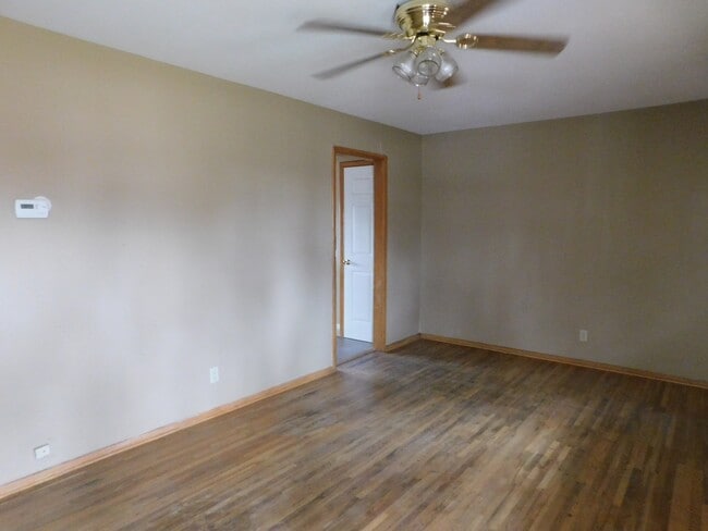 Building Photo - Very nice 2 bedroom/1 bath duplex in NE El...