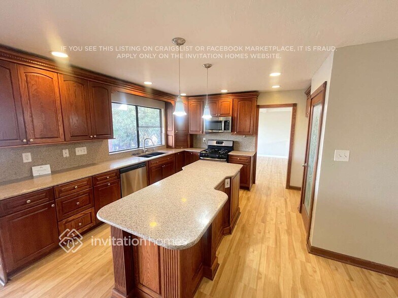 Building Photo - 5501 Riverlake Rd