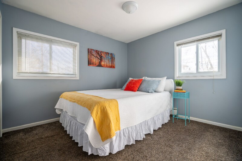 Building Photo - 6365 Saline Dr