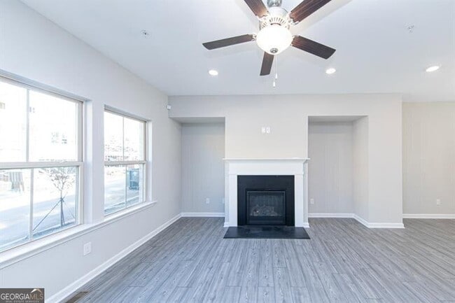 Building Photo - 272 Commons Ave