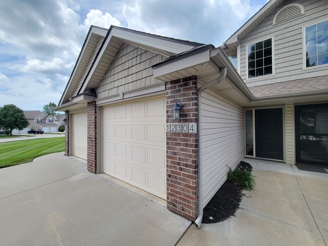 Building Photo - 12304 NW Fox Creek Drive