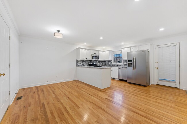 Building Photo - 804 Steeplechase Way