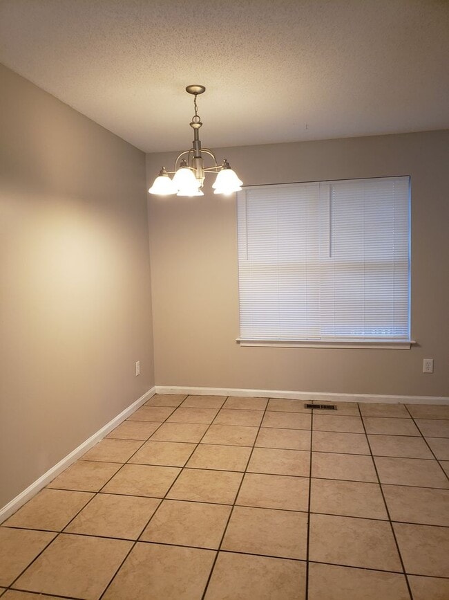 Building Photo - 147 Kylee Ct