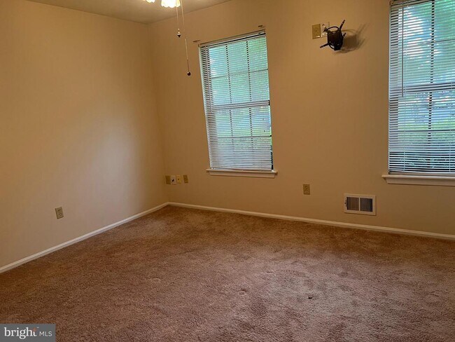 Building Photo - 17 Banbury Ct