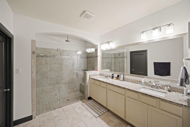 Building Photo - 249 Castlegate Ln