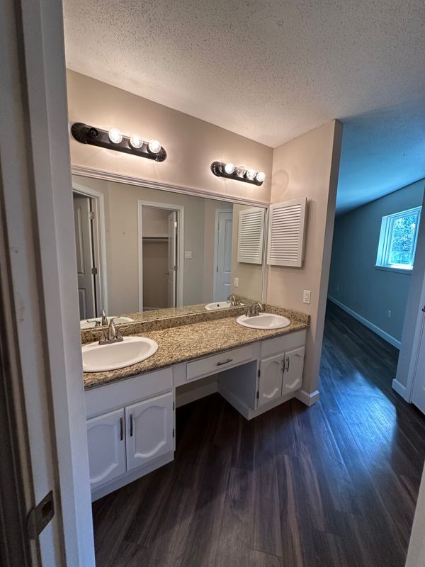 Building Photo - 6838 Apona St