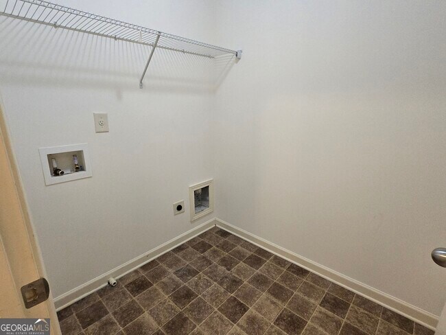 Building Photo - 2020 Beyers Landing Dr