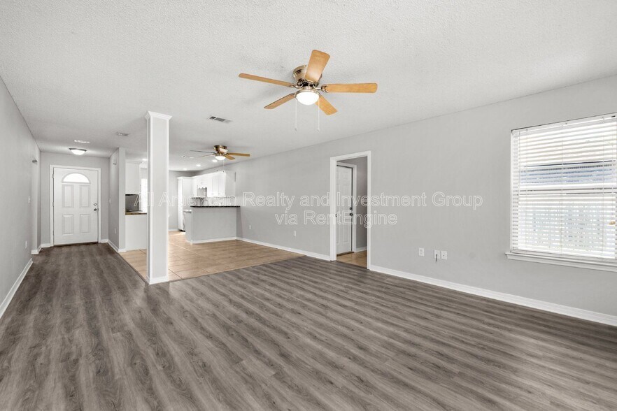 Building Photo - 648 Alysheba Dr